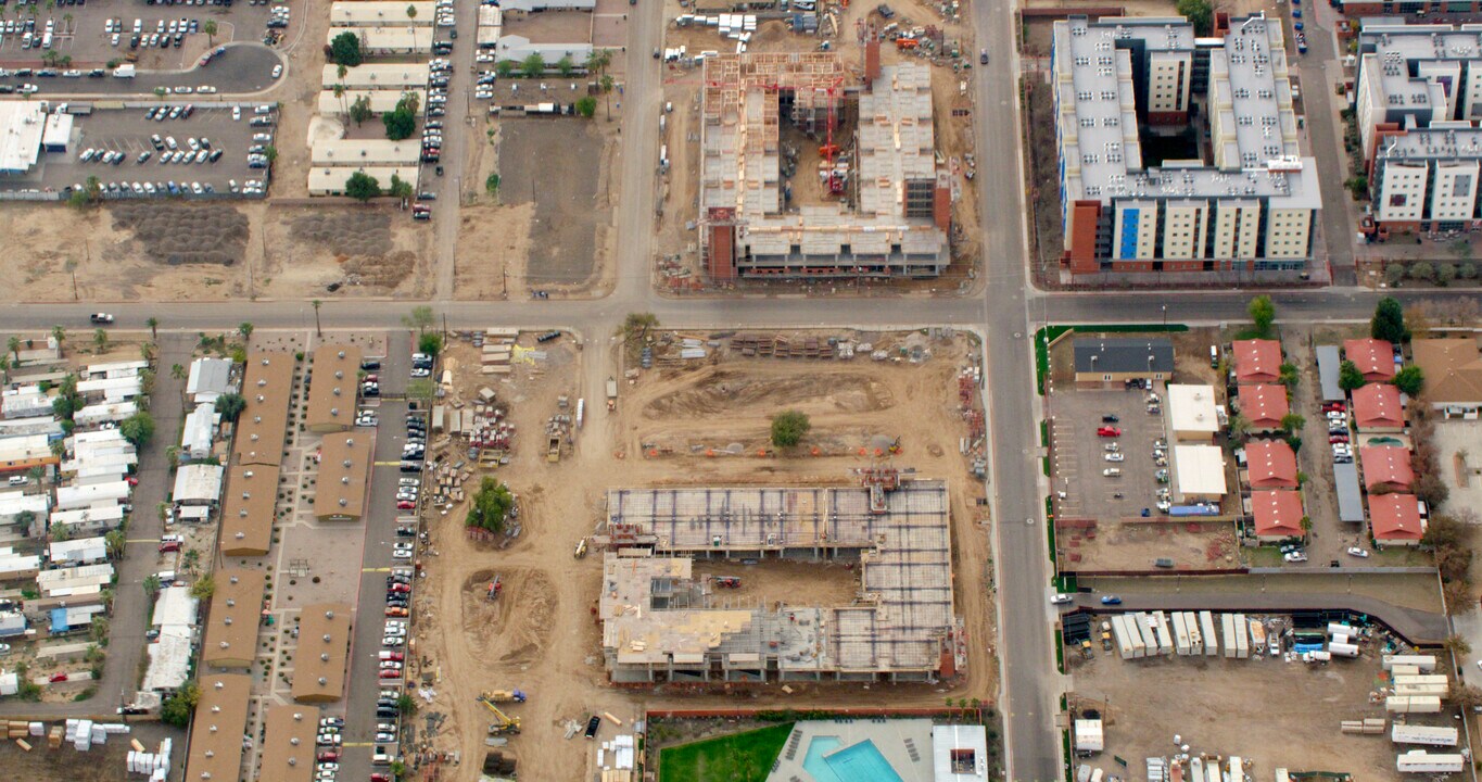 Santa Cruz in Phoenix, AZ - Foto de edificio