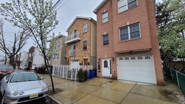 55 Grace St, Unit 1