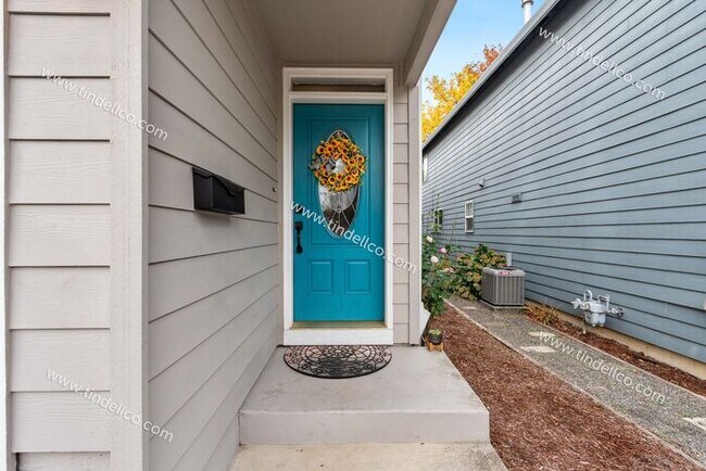 9211 N Hodge Ave in Portland, OR - Building Photo - Building Photo