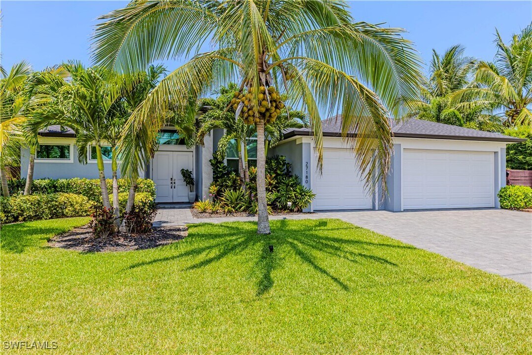 27180 Williams Rd in Bonita Springs, FL - Foto de edificio
