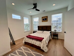 203 Danna Ln in Houston, TX - Foto de edificio - Building Photo