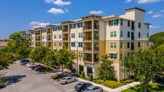 Richey Woods Senior Living in New Port Richey, FL - Building Photo