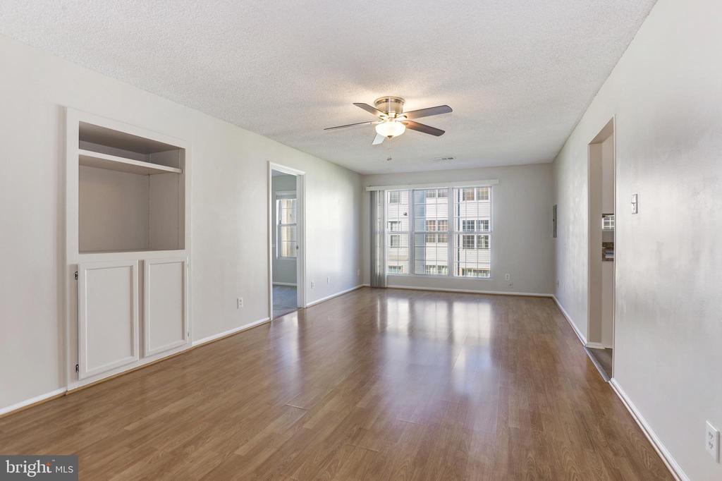 1114 Huntmaster Terrace NE, Unit 202 in Leesburg, VA - Building Photo