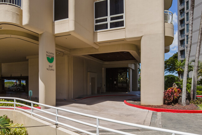 Nuuanu Parkside in Honolulu, HI - Foto de edificio - Building Photo