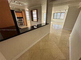 2780 NE 183rd St in Aventura, FL - Building Photo