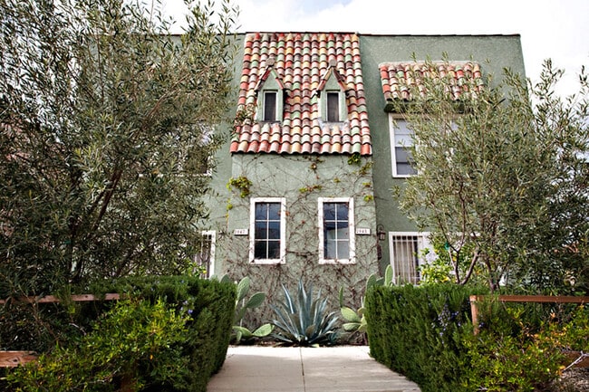 2045 S Harcourt Ave, Unit 2045 S Harcourt Ave