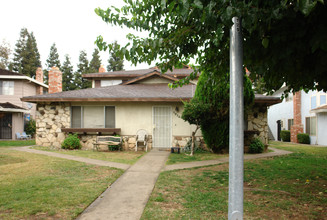 2936 Norcade Cor in Sacramento, CA - Foto de edificio - Building Photo