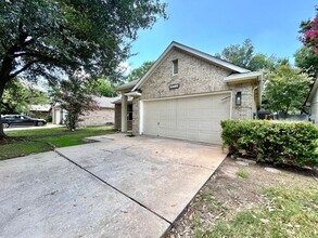17110 Valley Glen Rd in Pflugerville, TX - Foto de edificio - Building Photo
