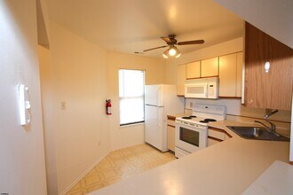 2616 Canyon Ct in Hamilton, NJ - Foto de edificio - Building Photo