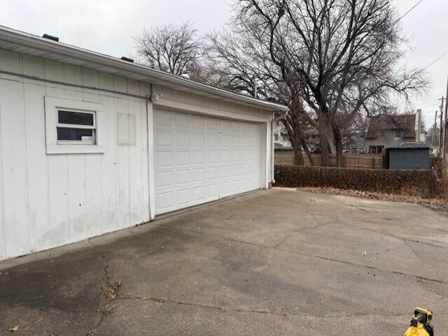 1632 S 21st St, Unit 3 stall garage in Lincoln, NE - Building Photo - Building Photo