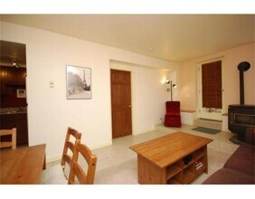 28 Symphony Rd, Unit 1 in Boston, MA - Foto de edificio - Building Photo