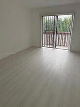 1000 W 28th St in Hialeah, FL - Building Photo - Building Photo