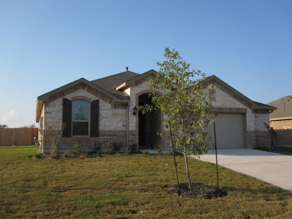 370 Evening Star in Kyle, TX - Building Photo