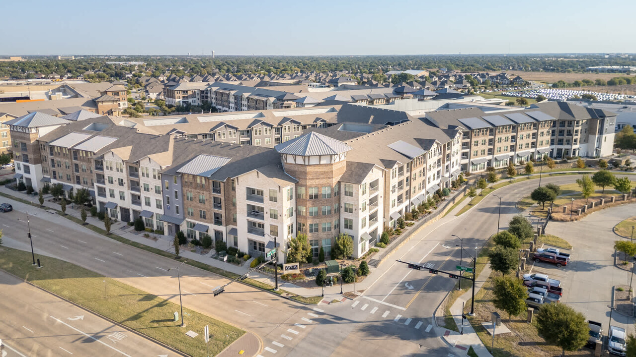 Ayla Stonebriar in Frisco, TX - Foto de edificio