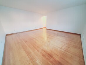 16 Harold Ave, Unit 2 in Greenwich, CT - Building Photo - Building Photo