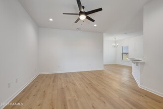 209 Tatum Ln in Youngsville, LA - Building Photo - Building Photo