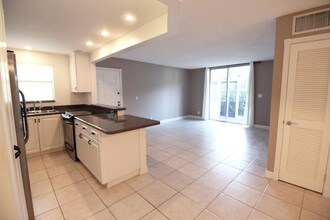 1124 NW 13th St-Unit -104a in Boca Raton, FL - Building Photo - Building Photo