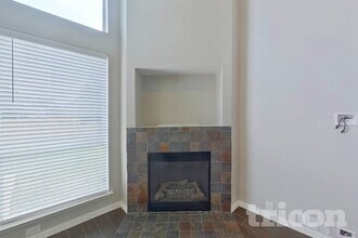 2811 S Serrano in Grand Prairie, TX - Foto de edificio - Building Photo