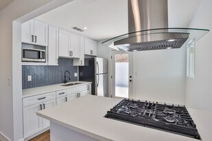 1425 El Paso Dr, Unit B in Los Angeles, CA - Building Photo