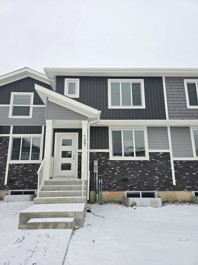 132 Mitchell Bnd in Leduc, AB - Building Photo - Building Photo