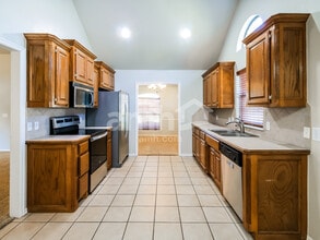 628 E Elder Ln in Mustang, OK - Building Photo - Building Photo