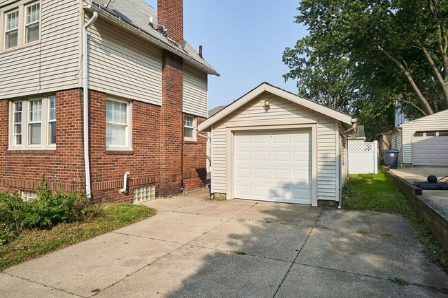 1496 Huguelet St in Akron, OH - Building Photo - Building Photo