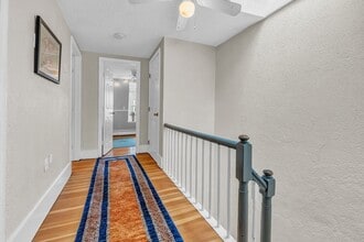 210 W 8th St, Unit 1 in Boston, MA - Foto de edificio - Building Photo