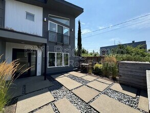 7576 N Curtis Ave in Portland, OR - Building Photo - Building Photo