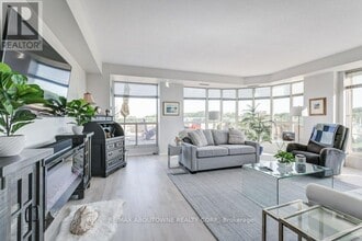 2511 Lakeshore Rd W in Oakville, ON - Building Photo - Building Photo