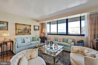 4550 N Park Ave in Chevy Chase, MD - Building Photo - Building Photo
