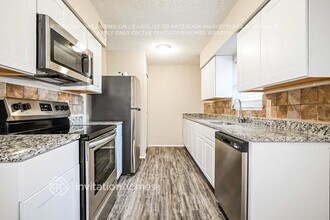 122 Cooper St in Cedar Hill, TX - Foto de edificio - Building Photo