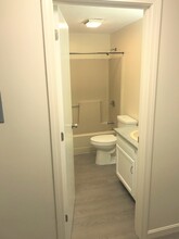 859 Mammoth Rd, Unit 1 in Manchester, NH - Building Photo - Building Photo
