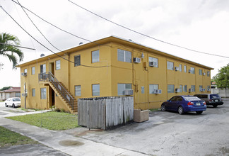 5951 W Flagler St in Miami, FL - Building Photo - Building Photo