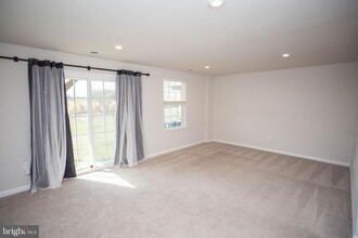 284 Freedom Wy in Sicklerville, NJ - Building Photo - Building Photo