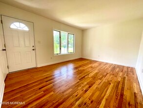 18 Point O Woods Dr in Toms River, NJ - Building Photo - Building Photo