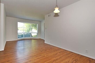 4818 Cole Ave in Dallas, TX - Building Photo - Building Photo