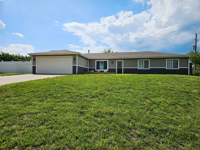 500 Mustang Dr in Ogden, KS - Building Photo - Building Photo