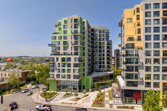 5075 Jean-Talon Rue in Montréal, QC - Building Photo - Building Photo