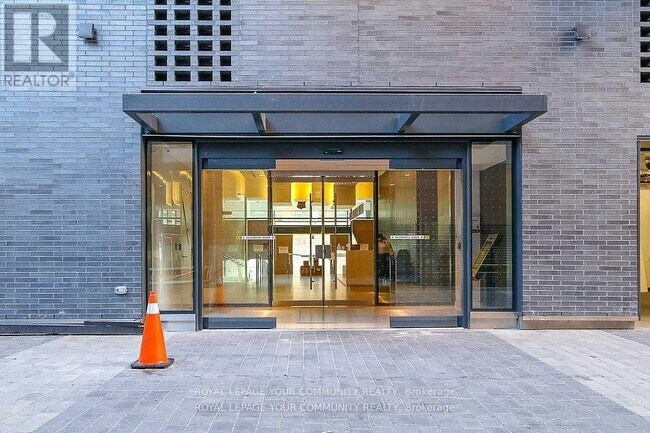 158 Front St E in Toronto, ON - Building Photo - Building Photo