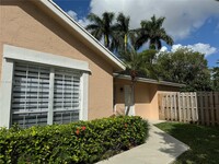 9893 NW 51st Ln in Doral, FL - Building Photo - Building Photo