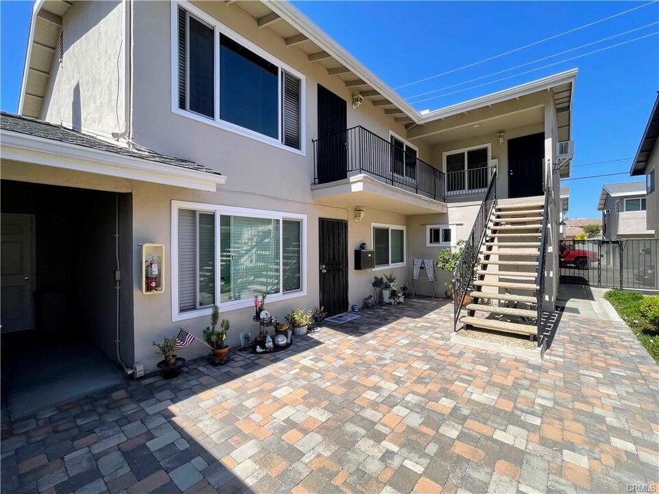 4121 E Mendez St in Long Beach, CA - Building Photo