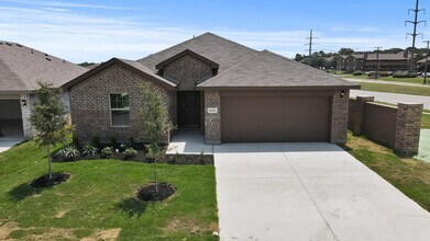 925 Whisper Spgs Ct in Fort Worth, TX - Foto de edificio - Building Photo