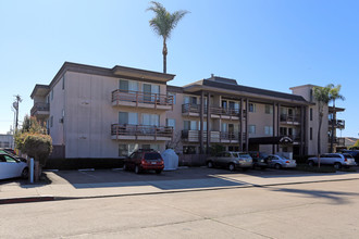 Embassy Apartments in San Diego, CA - Building Photo - Building Photo