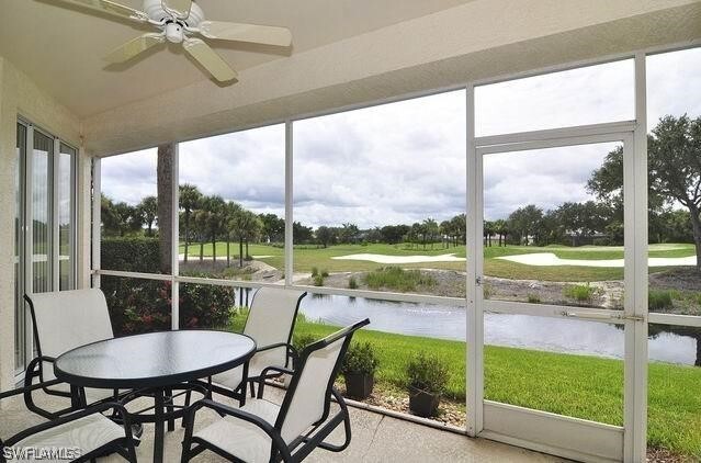 2120 Arielle Dr in Naples, FL - Foto de edificio