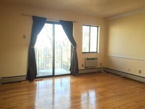 208 1st St in Hoboken, NJ - Building Photo - Building Photo