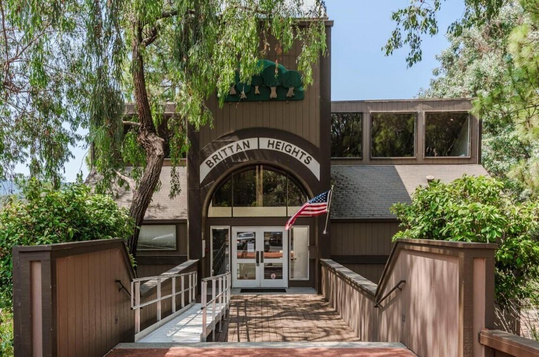 3316 Brittan Ave in San Carlos, CA - Building Photo