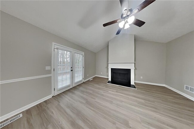 5493 Riverchase Dr in Flowery Branch, GA - Building Photo - Building Photo