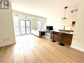 2375 Bronte Rd in Oakville, ON - Building Photo - Building Photo