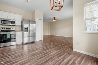 452 Southern Pines Dr in Whiteland, IN - Building Photo - Building Photo