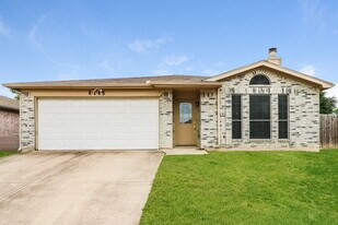 8145 Waterside Trail in Fort Worth, TX - Building Photo